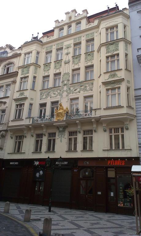 Charles IV Apartments Прага Экстерьер фото