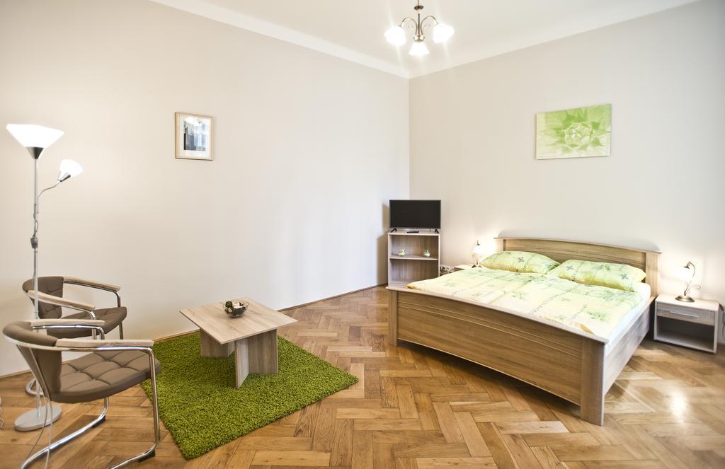 Charles IV Apartments Прага Экстерьер фото
