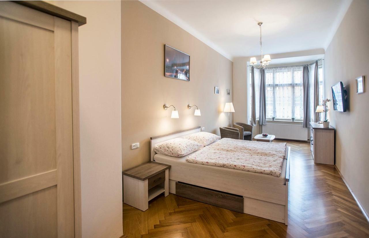 Charles IV Apartments Прага Экстерьер фото