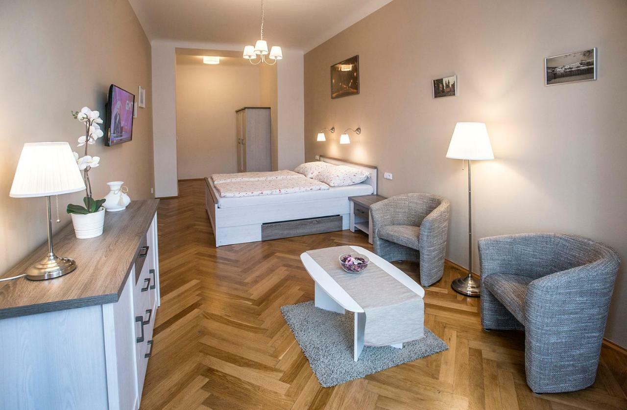 Charles IV Apartments Прага Экстерьер фото